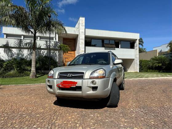 HYUNDAI TUCSON 2.0 MPFI GLS 16V 143CV 2WD FLEX 4P AUTOMÁTICO HYUNDAI TUCSON 2.0 MPFI GLS 16V 143CV 2WD FLEX 4P AUTOMÁTICO